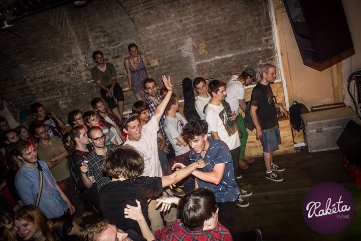 Illustration for article titled Ezen a héten Budapesten áll meg a bulivonat