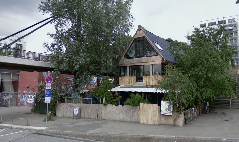 Ez a rozzant kunyhó Hamburg, sőt, a világ egyik legjobb partihelyszíne