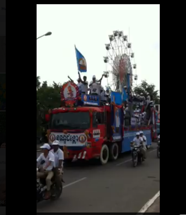 Schmuck Andor Kambodzsában tolja