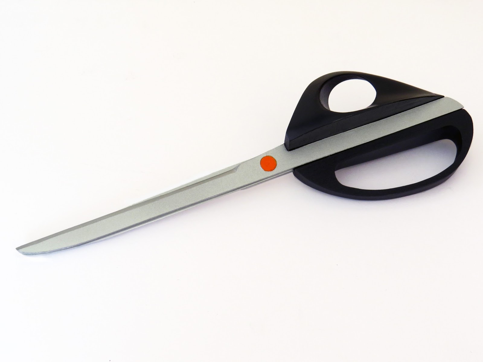 Magyar diák tervezte a mindig egyenesen vágó ollót