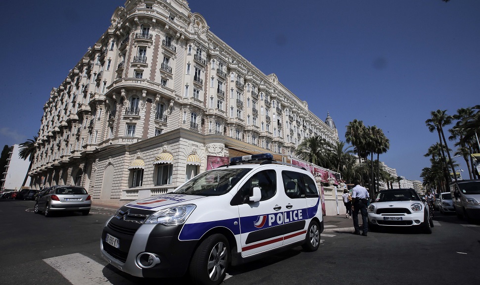 Bátor akcióval loptak 12 millárd forintnyi drágakövet Franciaországban