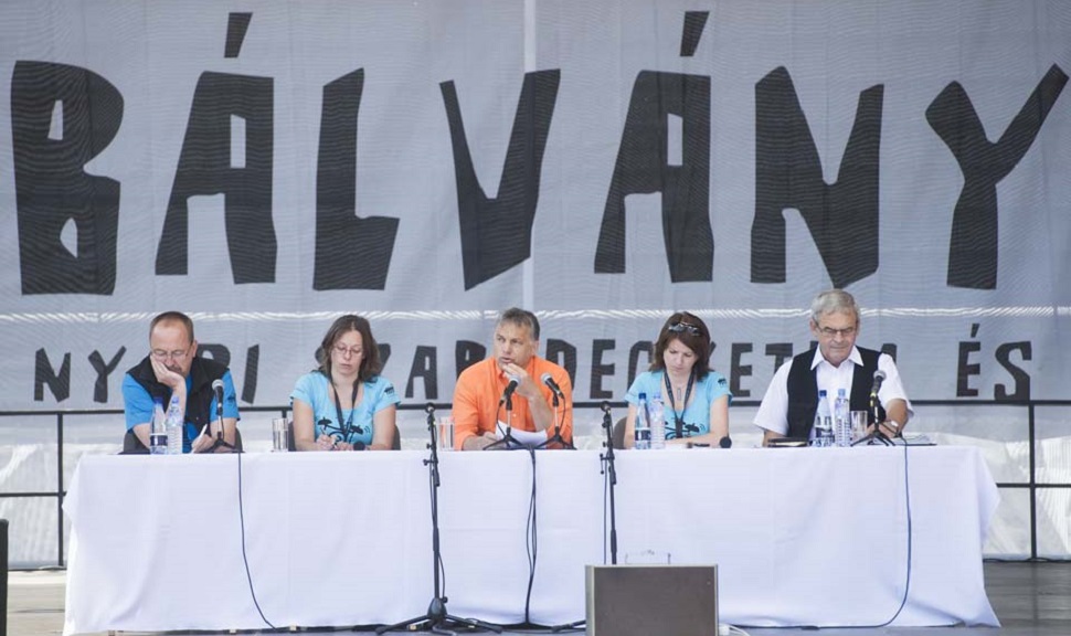 Orbán Viktor fotósa titkos jelekkel és kompozícióval üzen