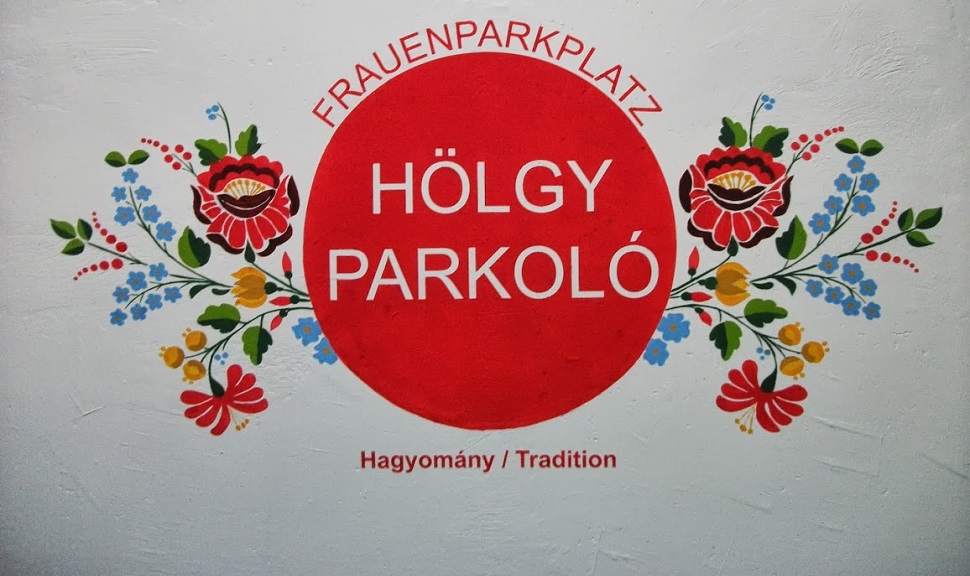 Képek a hölgyparkolós soproni mélygarázsról - figyelem, sok kalocsai!