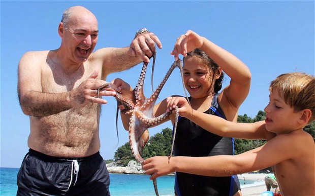 Illustration for article titled Nem volt internet, agyonverték és megették a hatlábú polipot