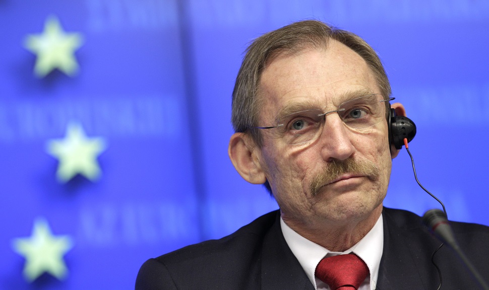 Pintér Sándor nem tud róla, hogy megfigyelnének minket, de előfordulhat