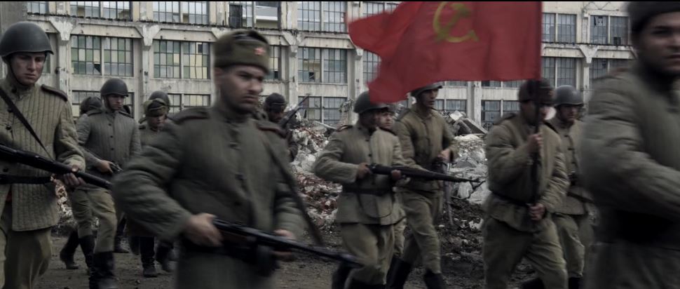 Illustration for article titled Uramisten, lelövik Horthy Miklóst!