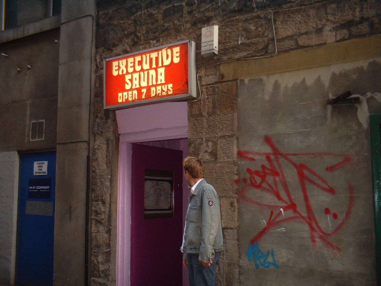 Botrány és razzia Edinburgh hírhedt szaunáiban