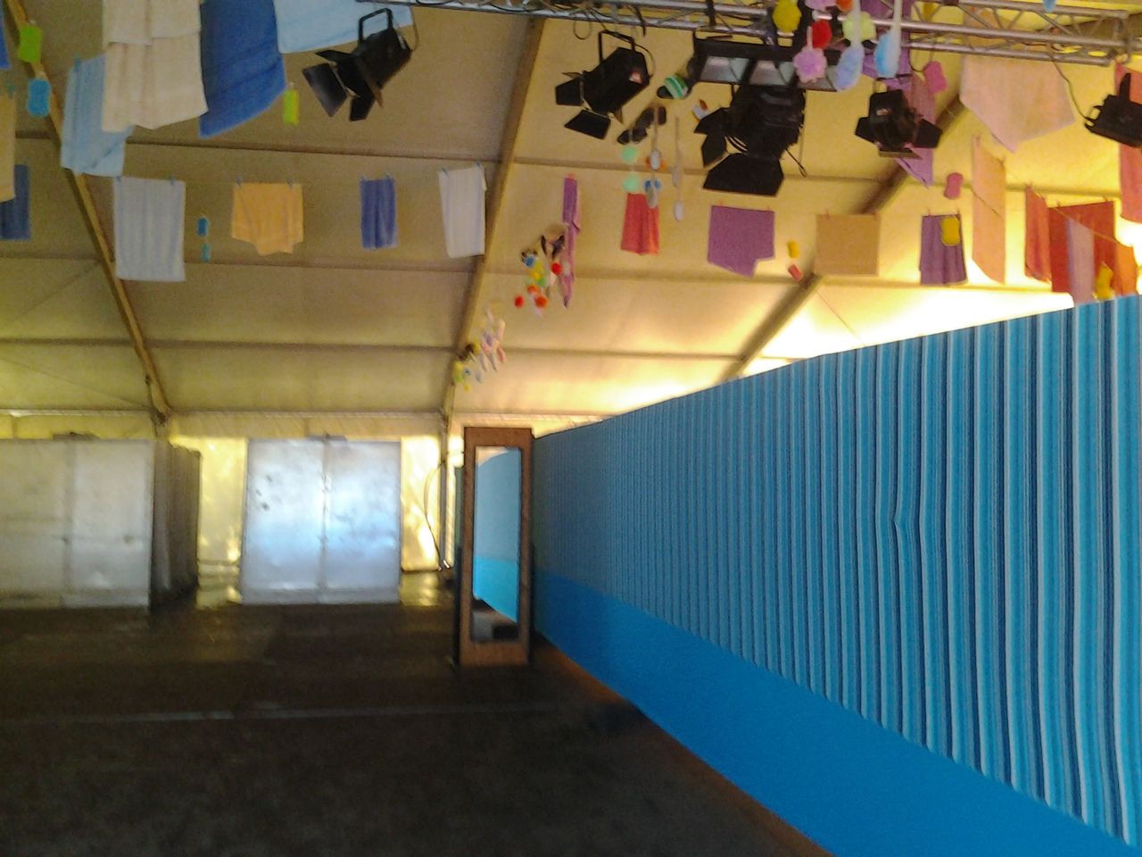 Illustration for article titled Hatalmas partizuhanyzó épült a Szigeten. Vajon lesz benne gruppenszex?