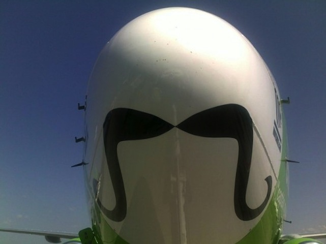 Te is kínosnak érzed, hogy a magyarok tapsolnak a repülőn?