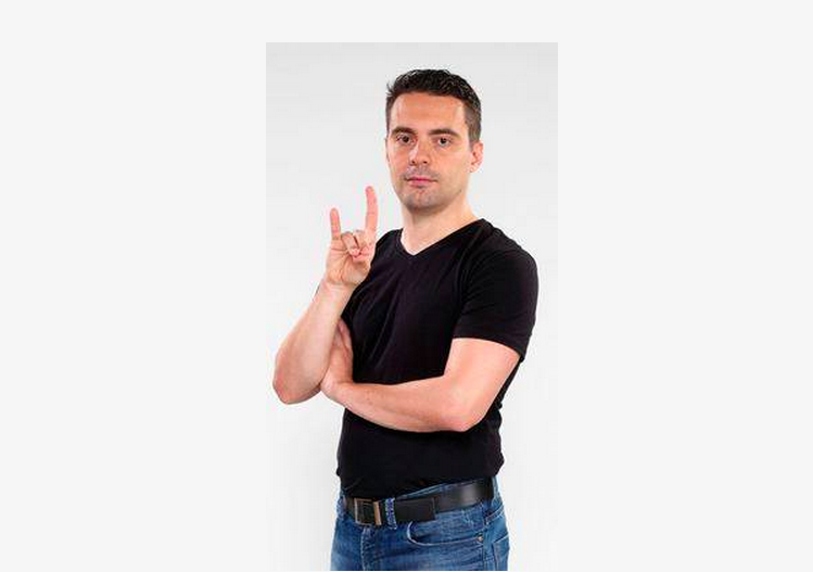 Vona Gábor török újfasiszta kézjelet mutatott