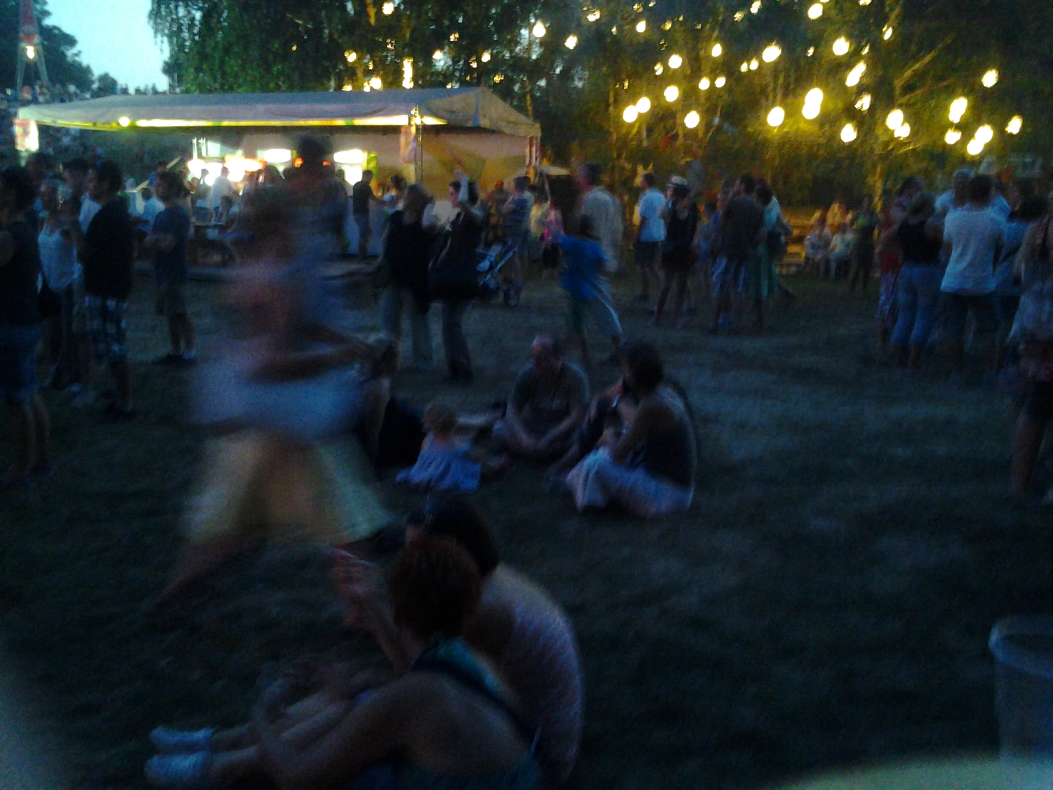 Illustration for article titled Quimby = Ákos! Plusz félmeztelen Pély Barna és a szokásos rémes fotók