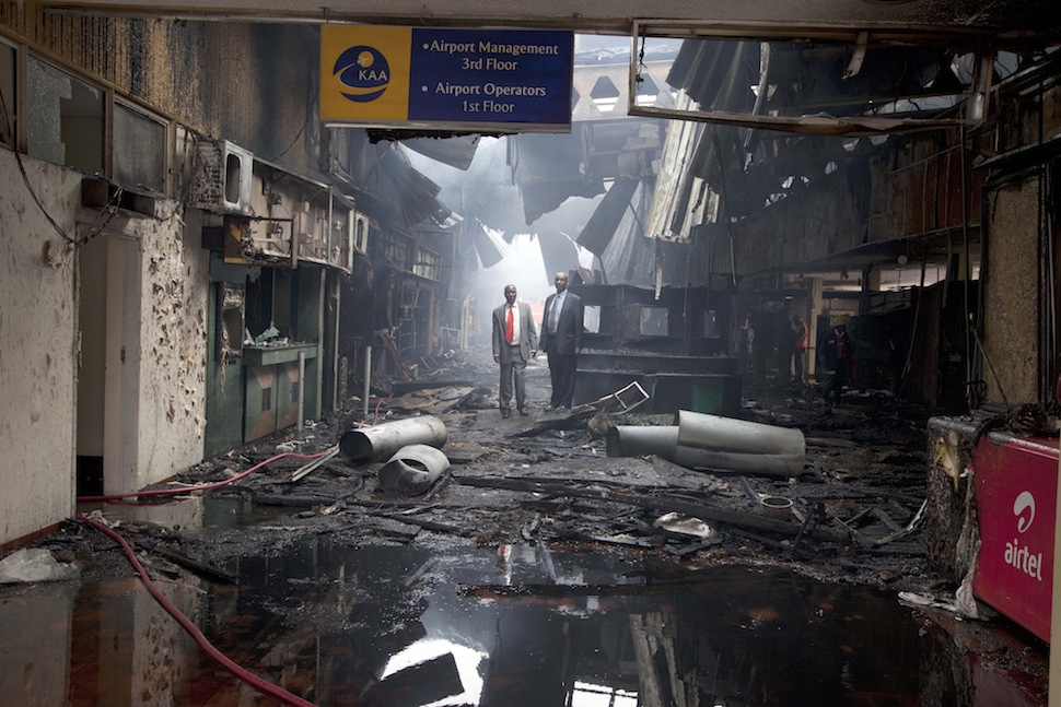Súlyos fotók a leégett nairobi reptérről