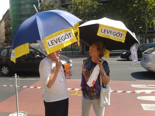 Összecsaptak a turistabuszokkal, a lakók győztek a Bazilikánál