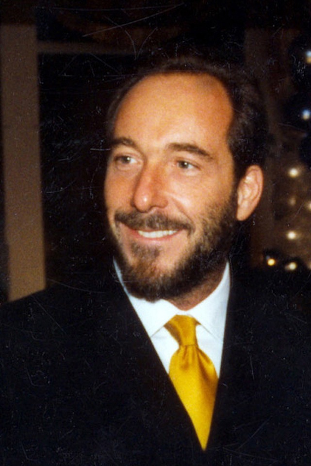 Illustration for article titled Orbánra vagy Fenyő Jánosra emlékeztet a borostás Lázár János?