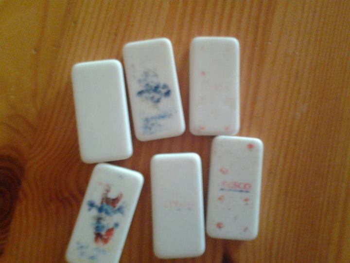 Illustration for article titled Síró babák és dühös mamák - kopik a festék a törpös Tesco-dominókról