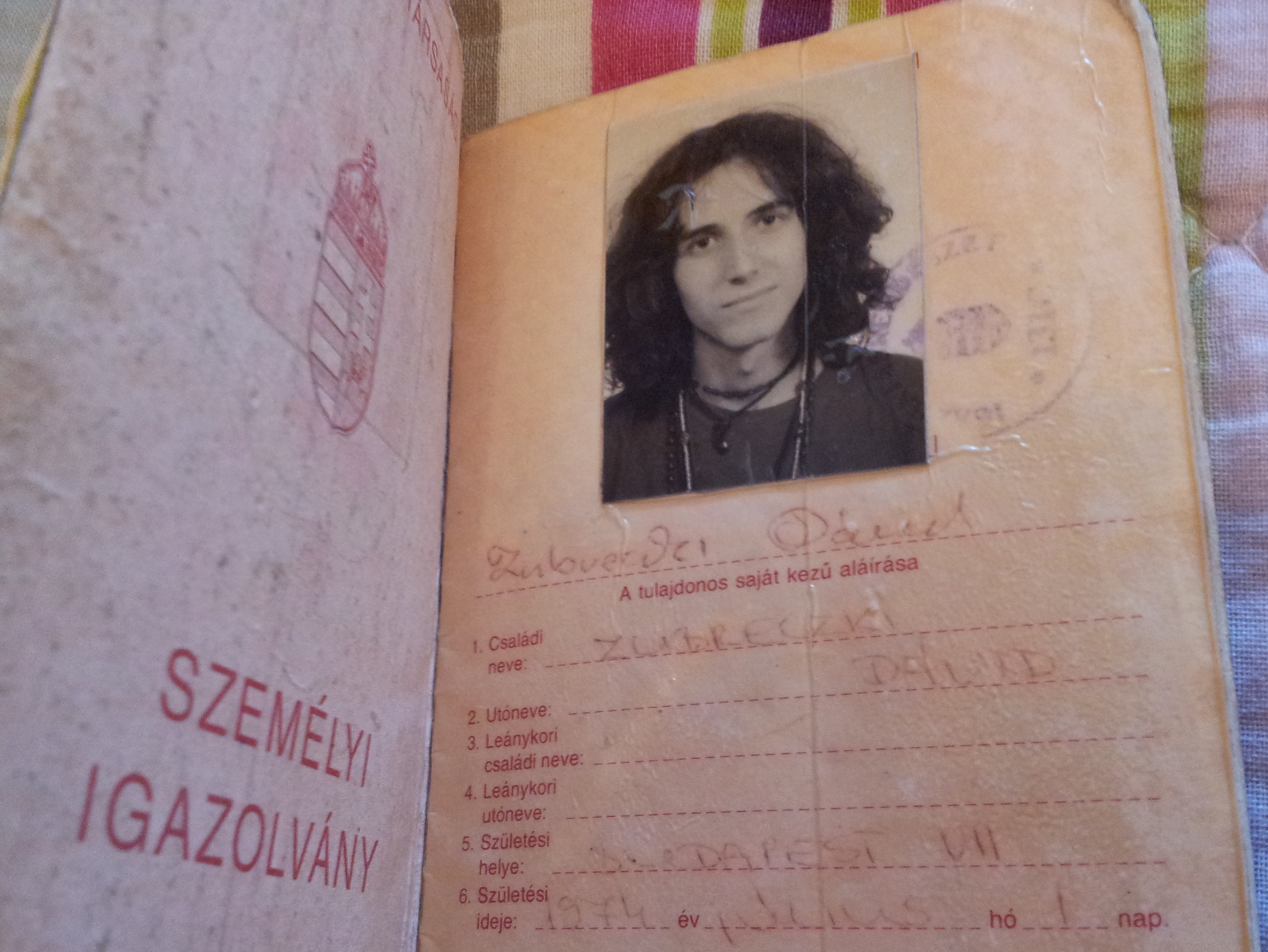 Ezzel a húszéves személyi igazolvánnyal ijesztgetem Európa határőreit