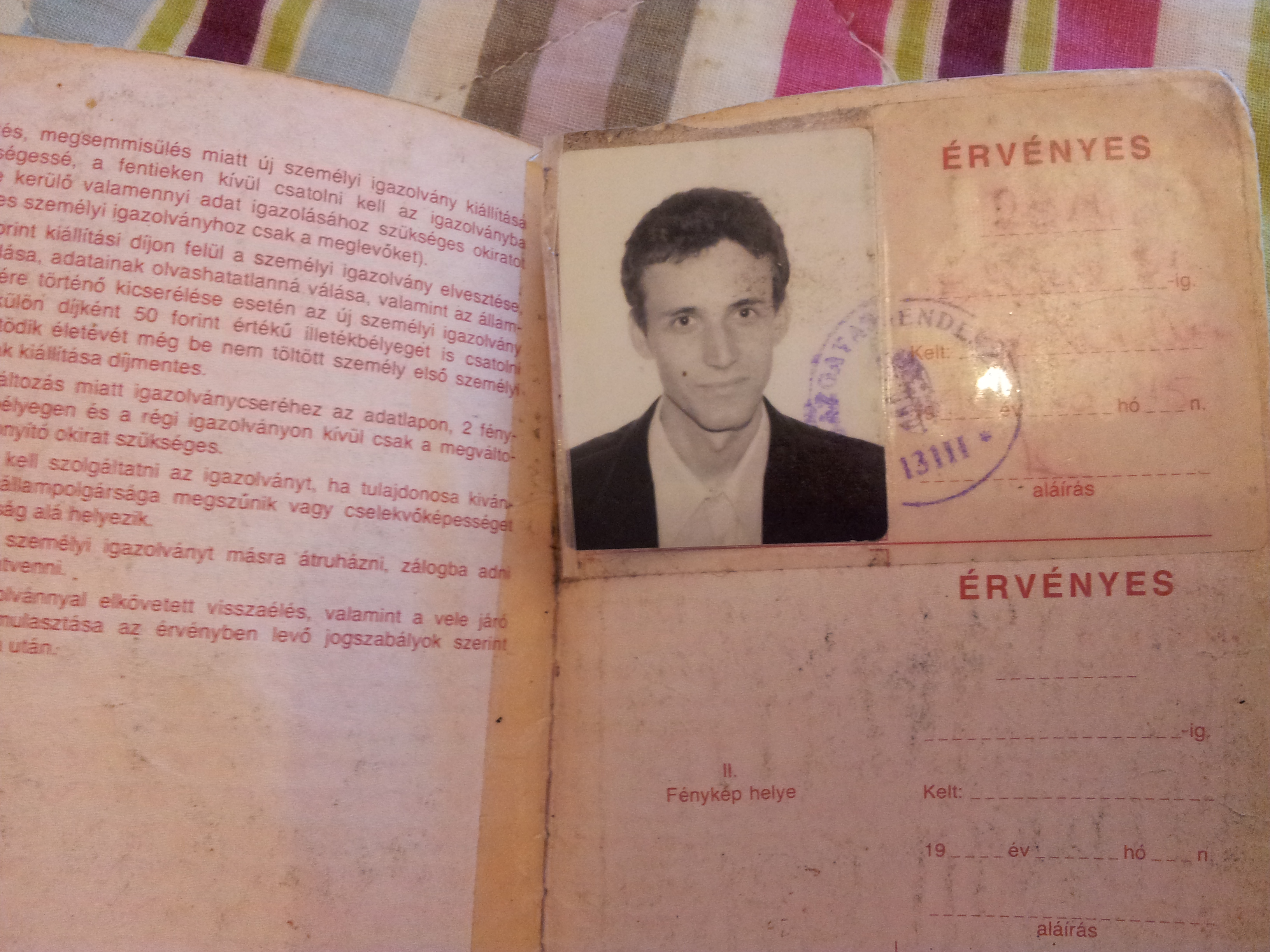 Illustration for article titled Ezzel a húszéves személyi igazolvánnyal ijesztgetem Európa határőreit