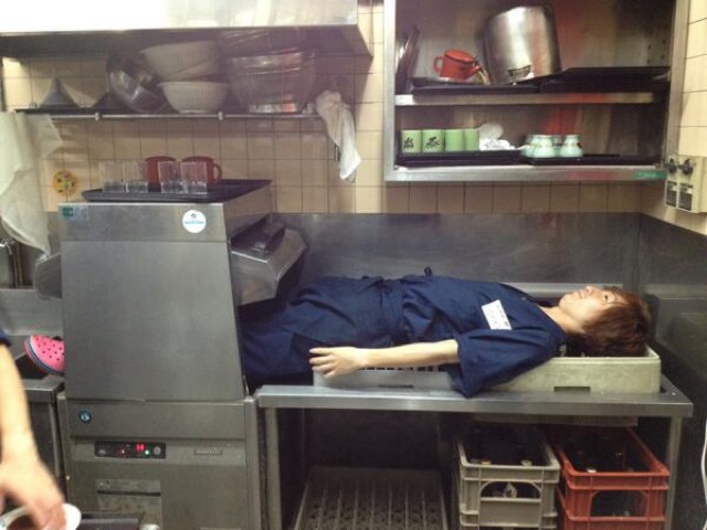 Illustration for article titled Ez a legújabb, tök értelmetlen japán fotózkodási őrület