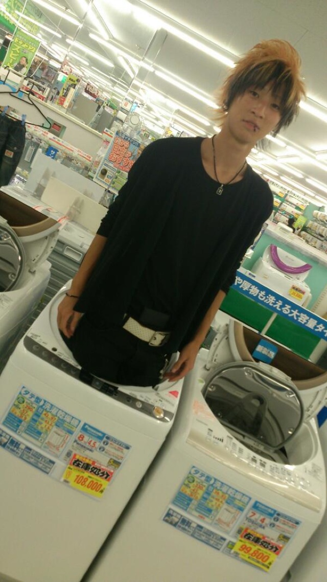 Illustration for article titled Ez a legújabb, tök értelmetlen japán fotózkodási őrület