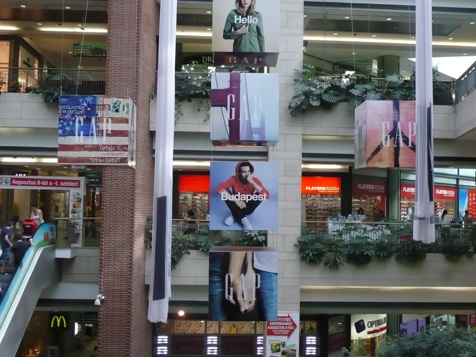 Illustration for article titled Plázába járni nem bűn, csak hatalmas csicskaság