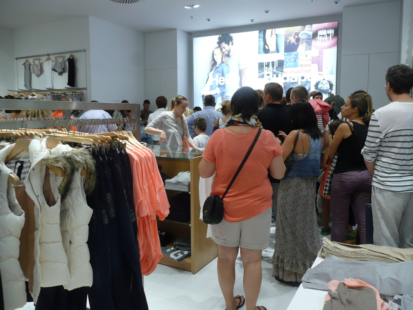 Illustration for article titled Plázába járni nem bűn, csak hatalmas csicskaság