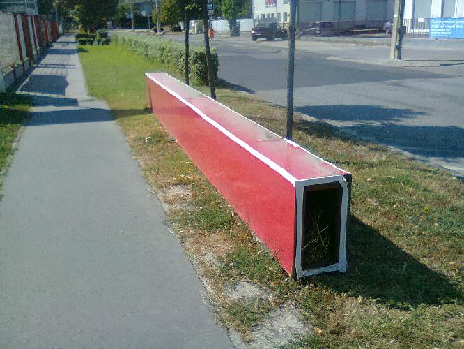 Illustration for article titled Kihajították az utcára a közmédia logóit