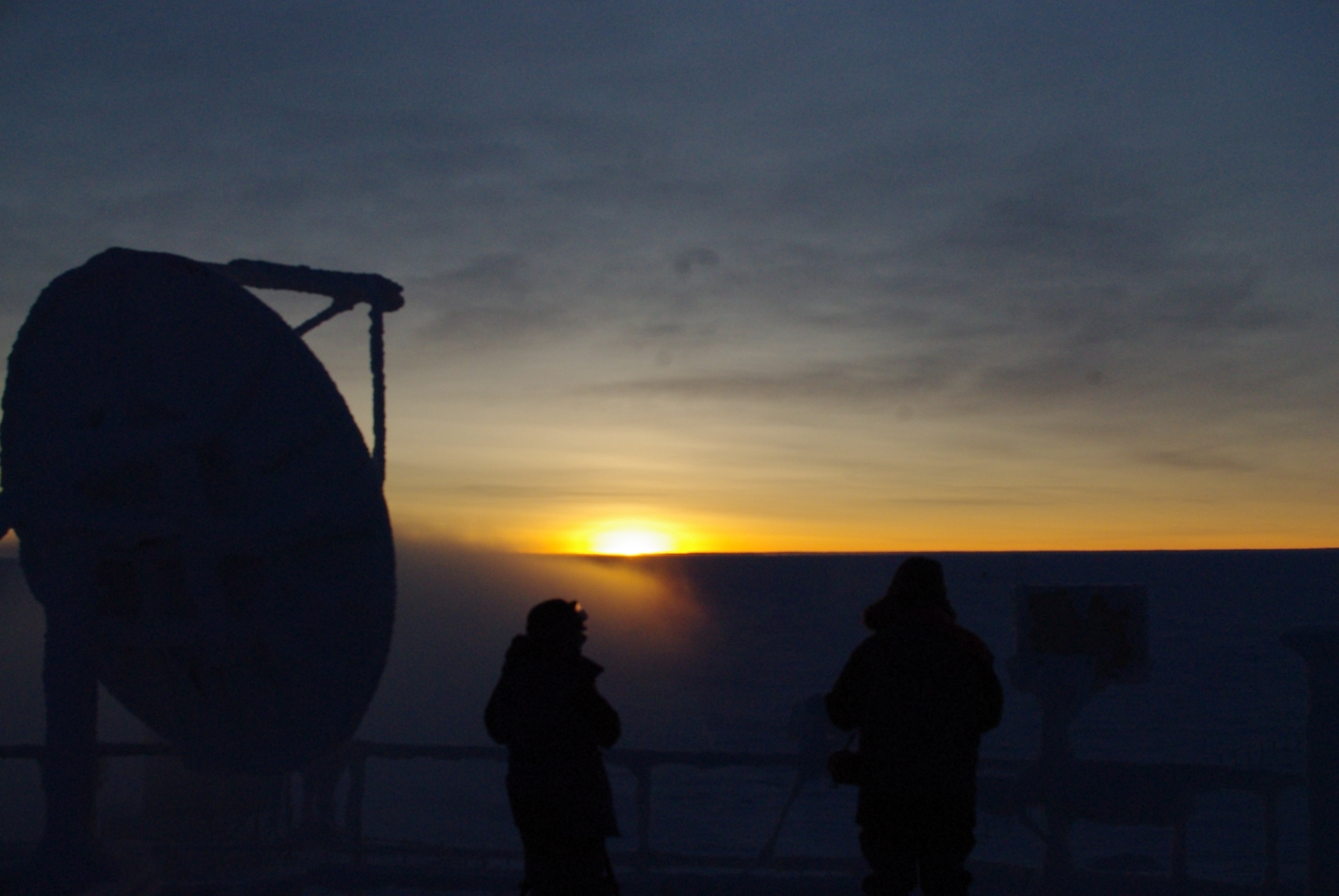 Illustration for article titled Te mennyire örülnél a napsütésnek 3 hónap lélekölő éjszaka után?