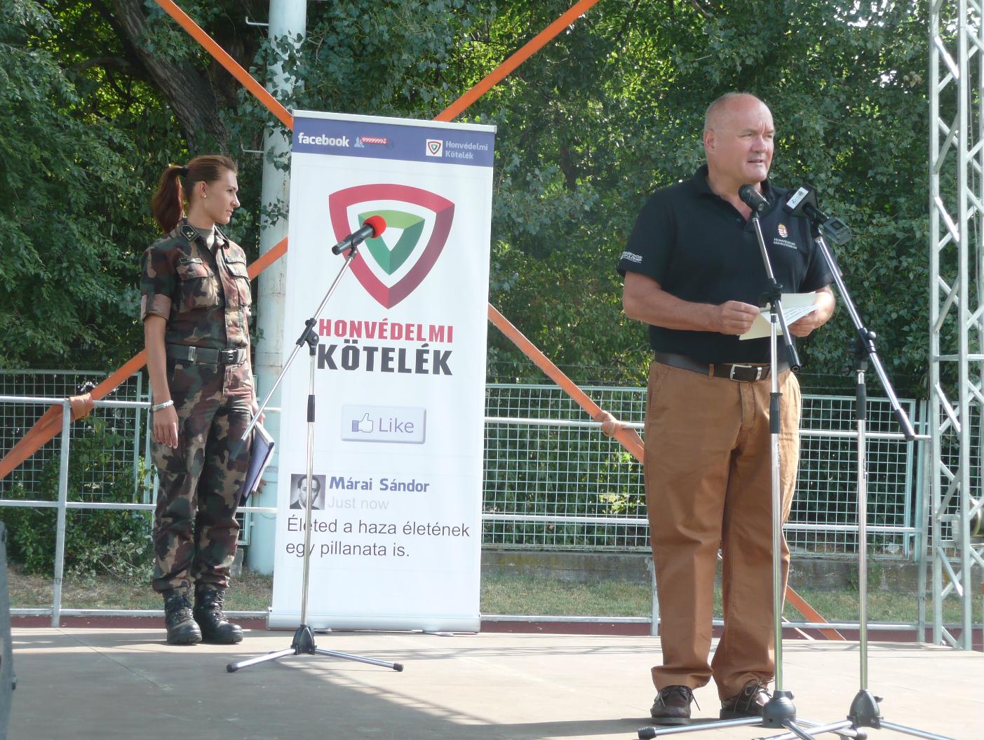 Illustration for article titled Ha a fegyver csövébe nézel, ott már semmire nem mégy pénzzel