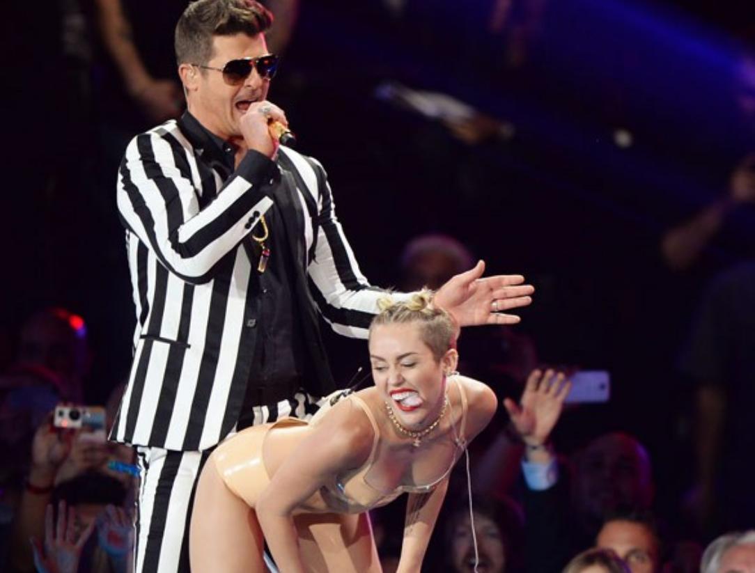 Ha latexben dörgölöd a segged, apád nem lesz rád büszke