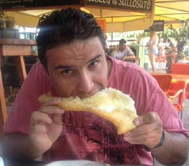 Illustration for article titled Orbán Viktor 3000 forintos csukát hord