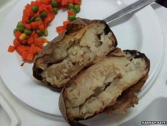 Illustration for article titled Undorító zöldség zöldséggel - az angol kórházi kaja sem egy Costes