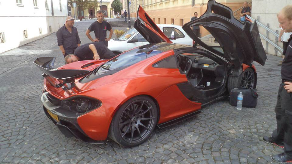 363 millió forintos csúcsautó furikázik Székesfehérvár utcáin