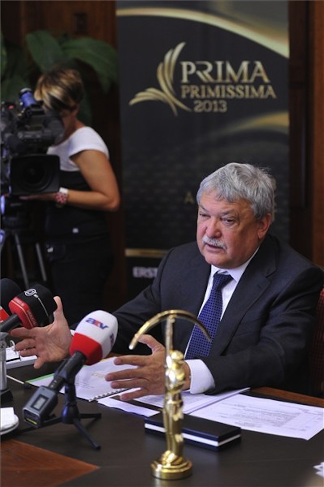 Demján kiszállt a Prima Primissimából, az új szobor az Öngyilkos Magyart ábrázolja