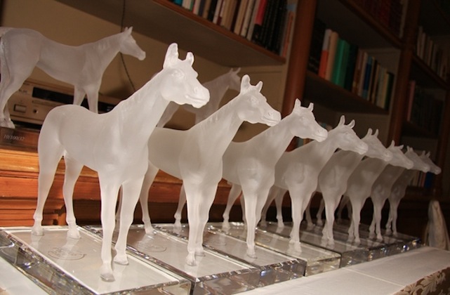 Illustration for article titled Demján kiszállt a Prima Primissimából, az új szobor az Öngyilkos Magyart ábrázolja