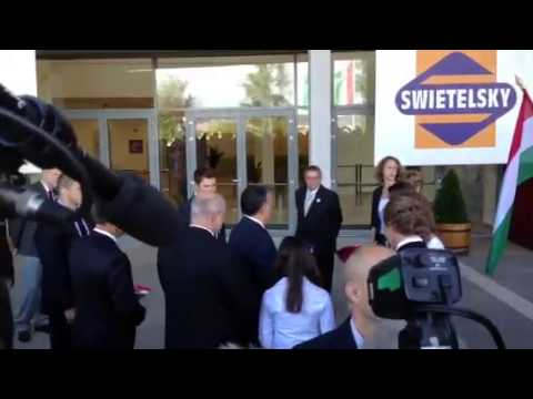 Orbán sajtófőnöke nem tűri az operatőrhumort