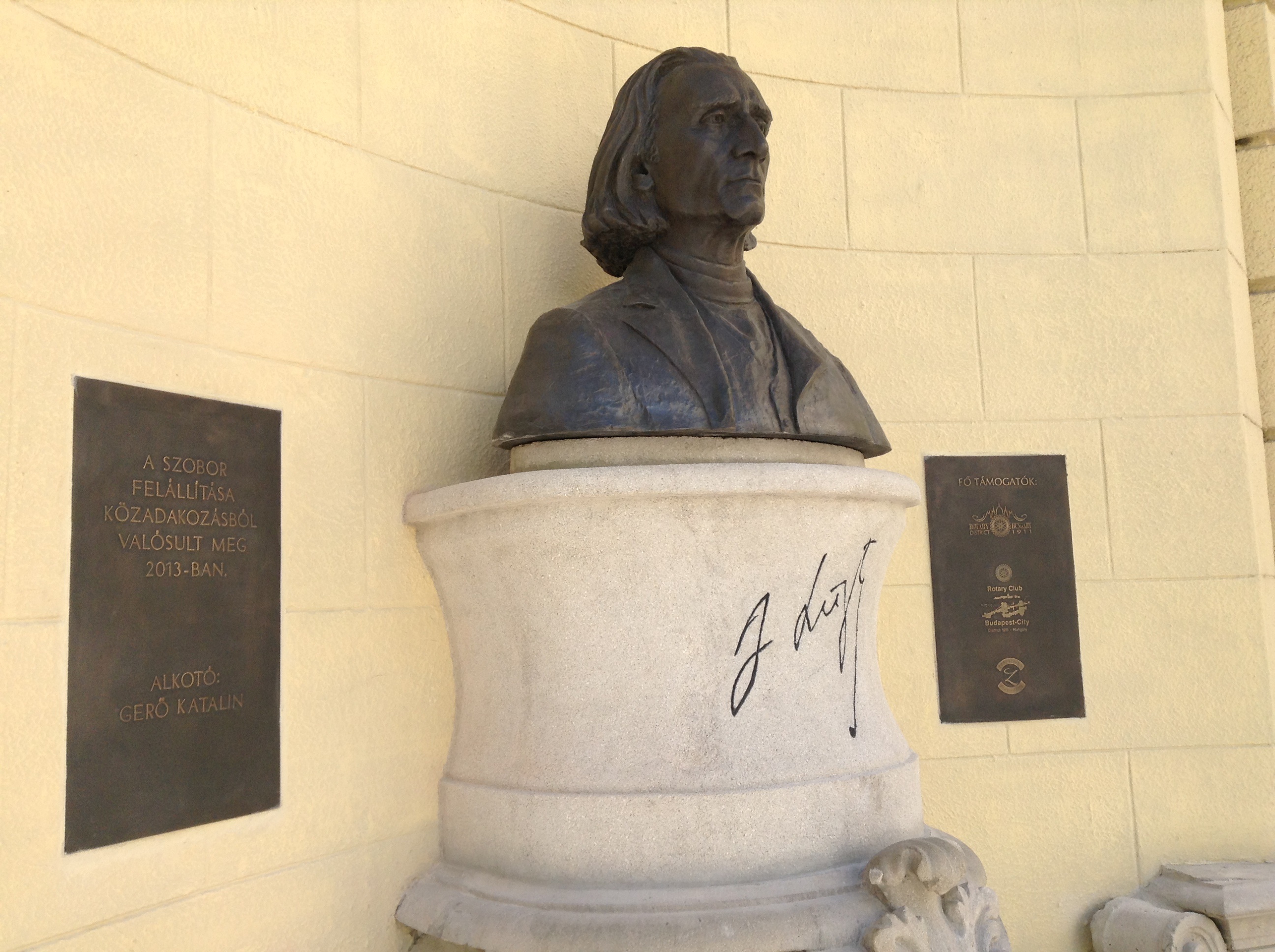 Illustration for article titled Liszt Ferencre cserélték a barokk munkásőrszobrot