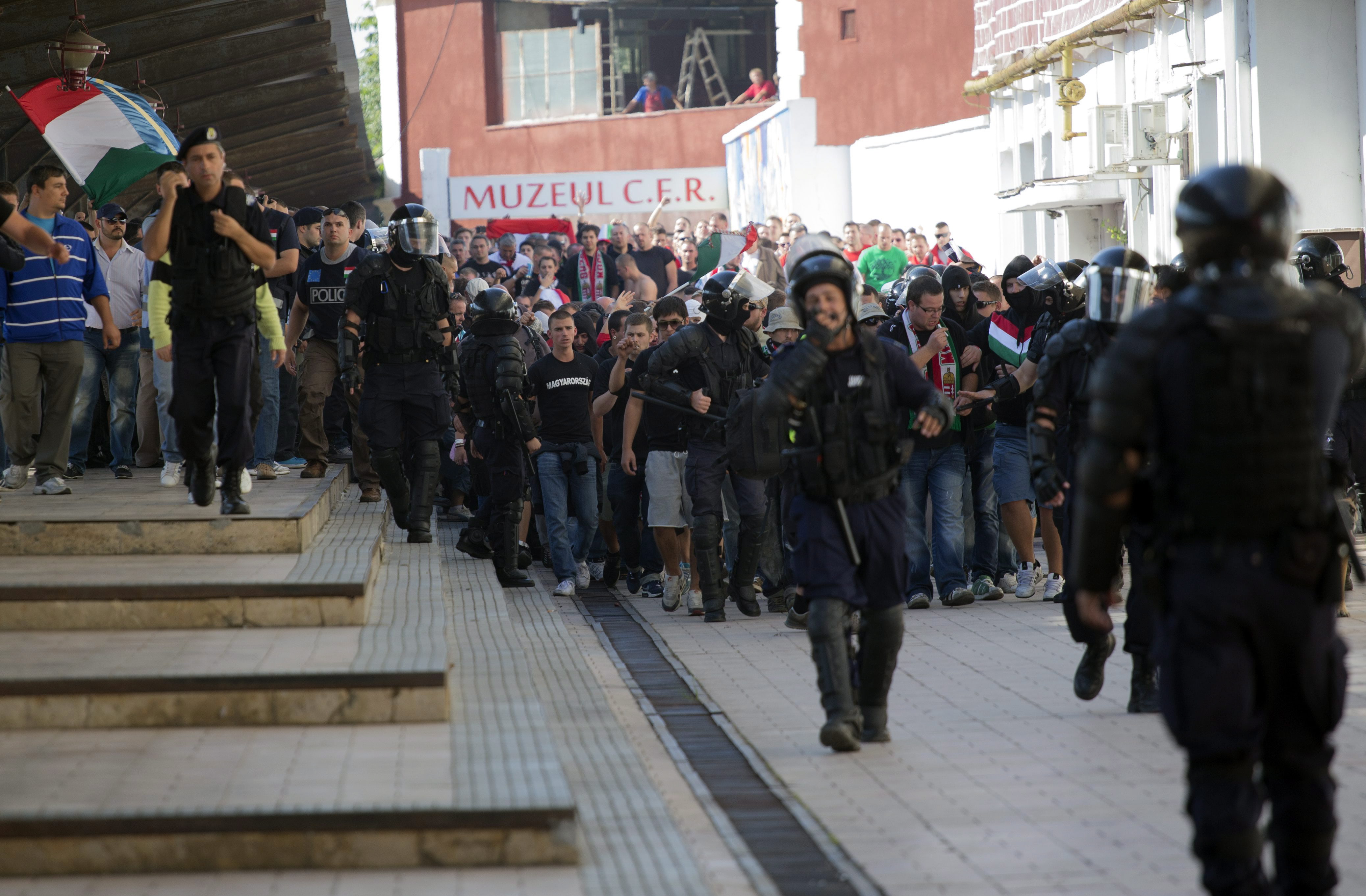 Ramazuriznak a magyar szurkolók Bukarestben, többen kórházban