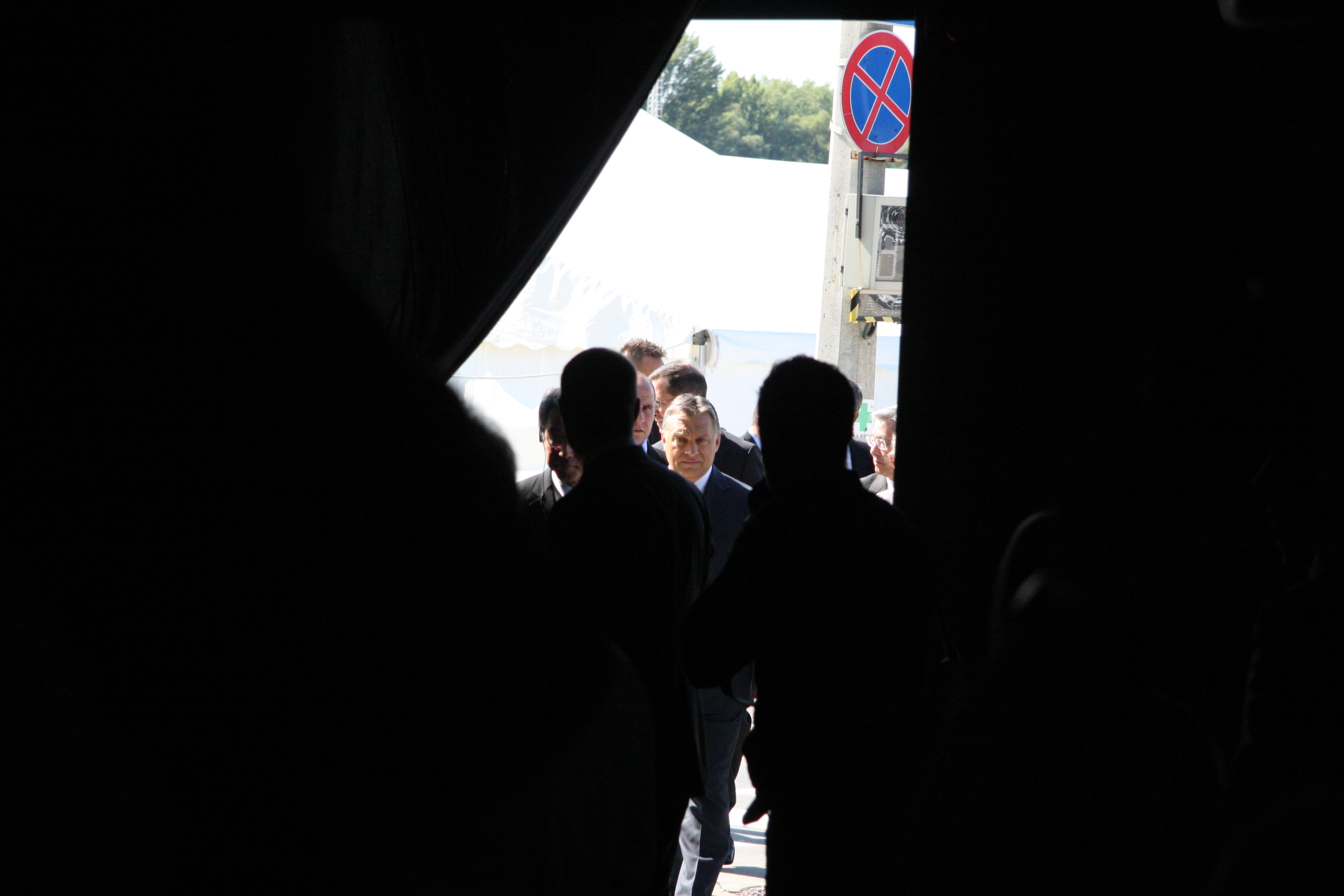 Illustration for article titled Orbán Viktor és egy idióta Esztergomban