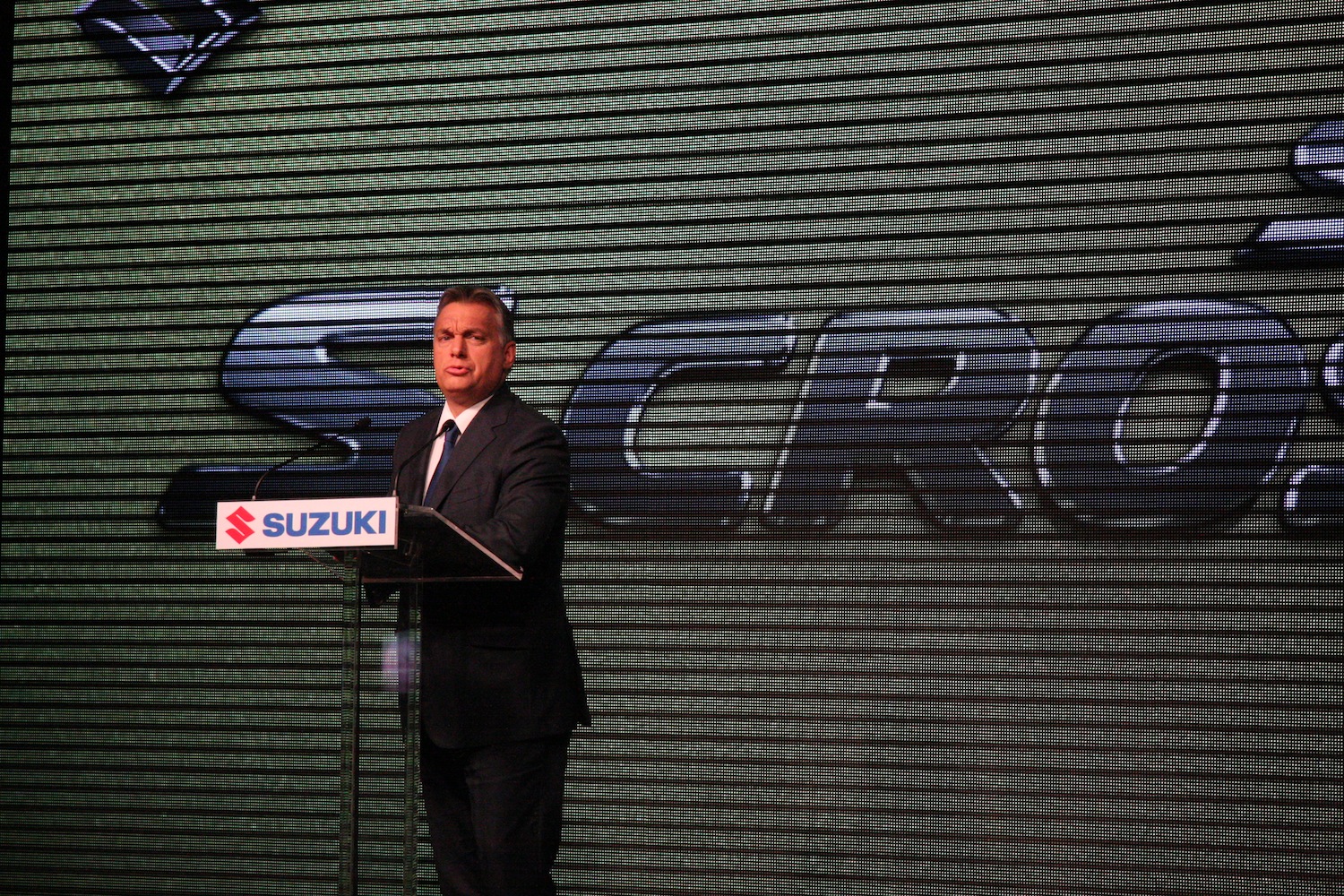 Illustration for article titled Orbán Viktor és egy idióta Esztergomban