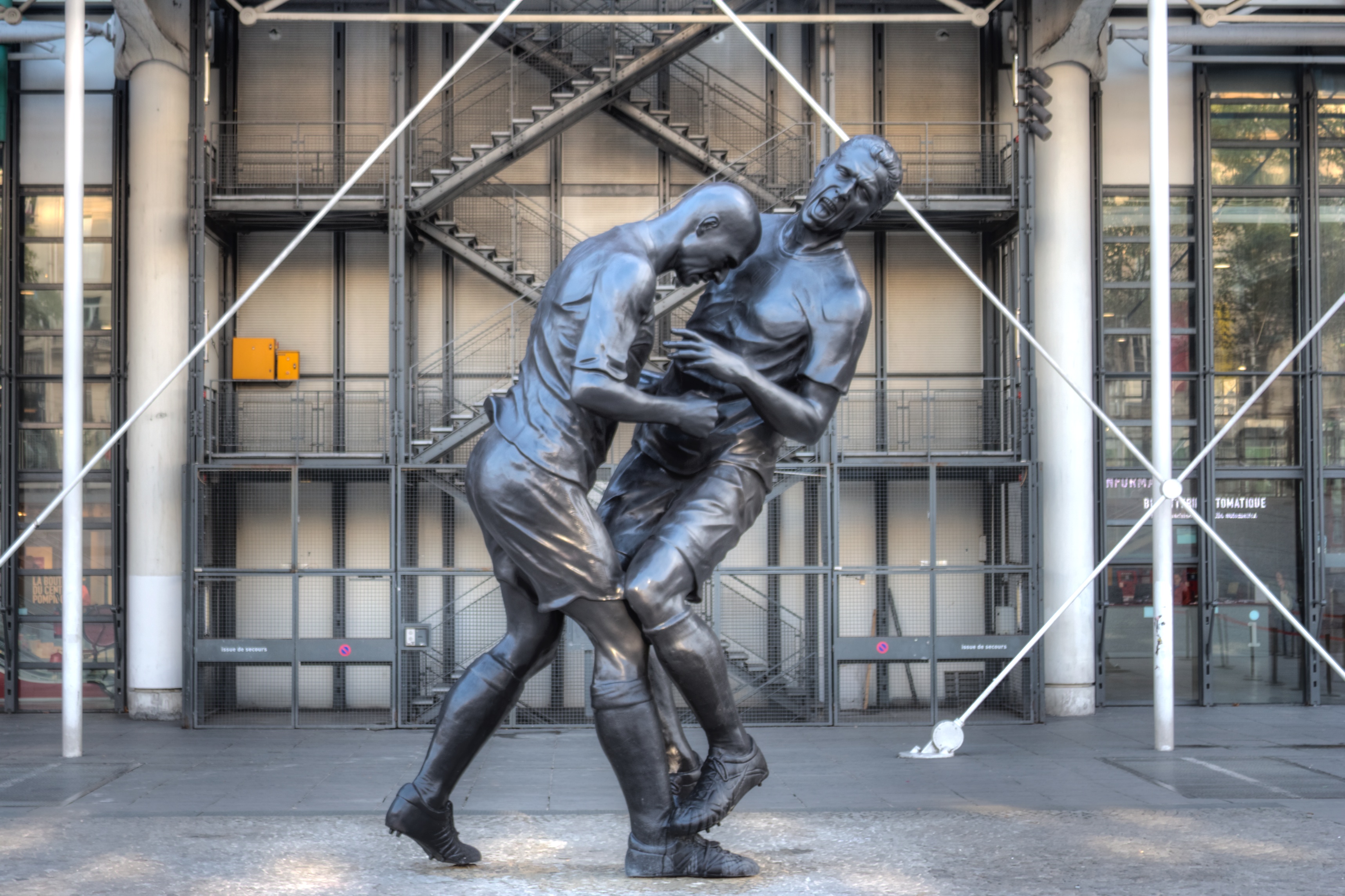 Valaki már megint lefejelt valakit