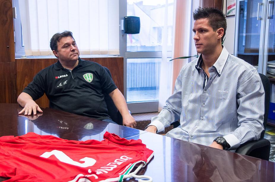 A kedd este divatdarabja a Guzmics-mez volt a Puskásban