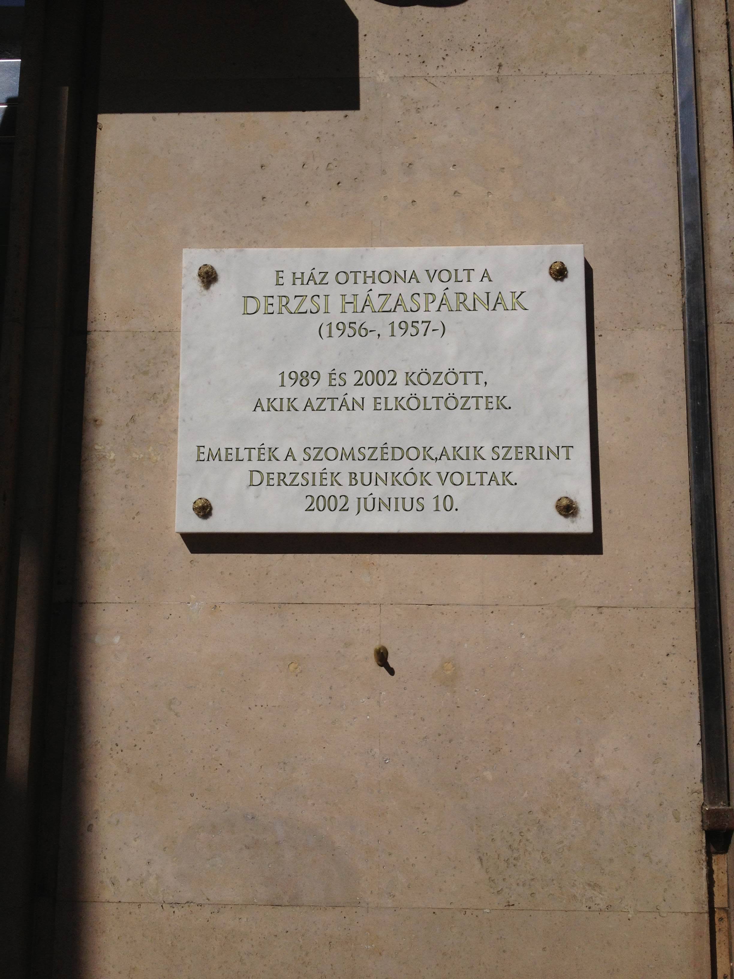 Illustration for article titled Természetesen kamuk a tréfás budapesti emléktáblák