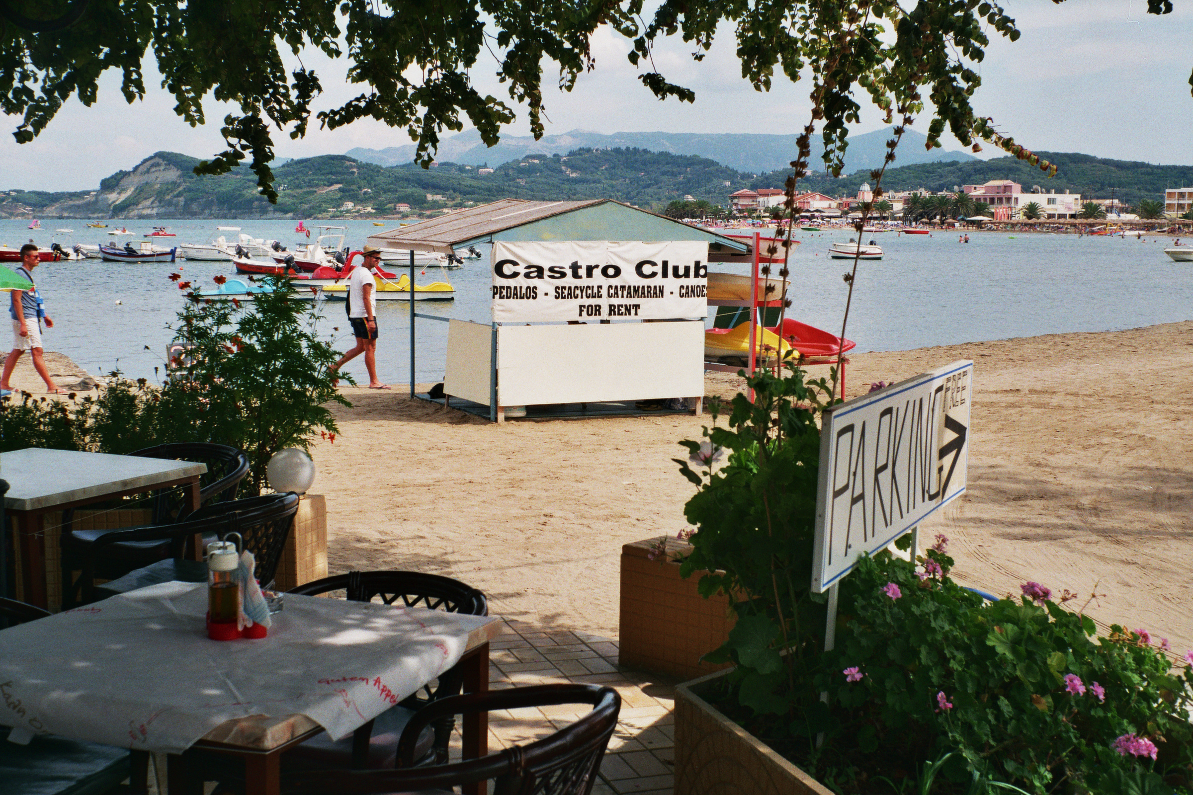 Illustration for article titled Durrell paradicsomából kopottas nyaralósziget lett Korfu