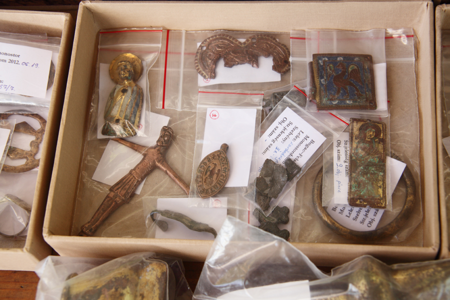 Illustration for article titled Gyönyörű dolgok kerültek elő egy Bugac melletti ásatáson