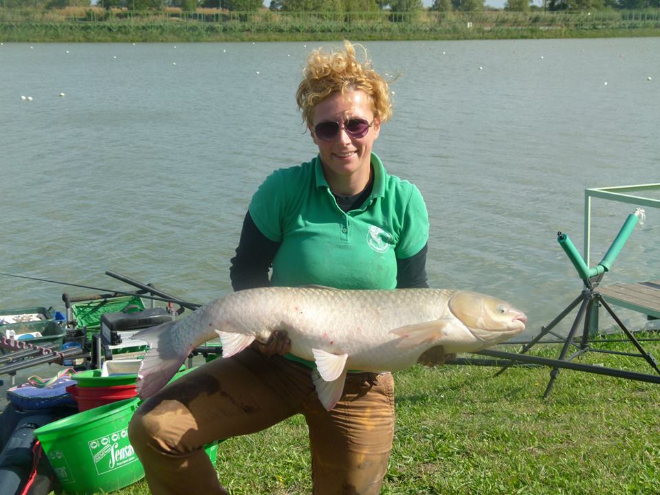 Óriáshalat fogott a legendás horgászíró lánya