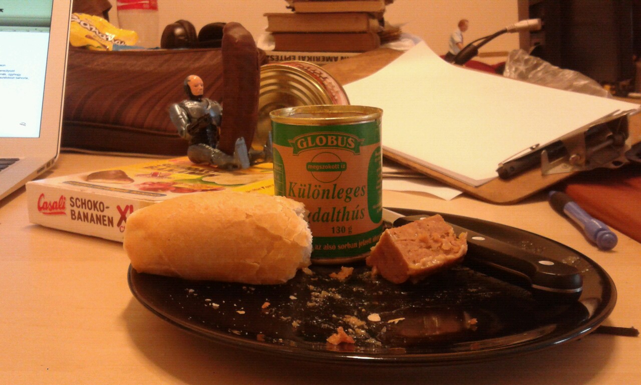 Illustration for article titled Baromi jó a meggyes csokibanán, dögkúton készül a vagdalthús