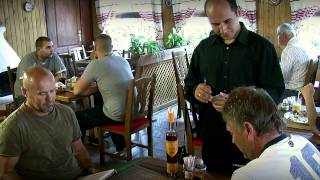 Détári Lajos pálinkásüveggel ebédelt