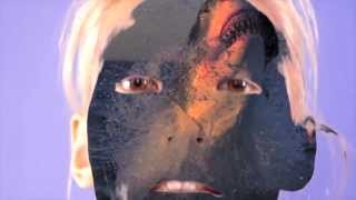 Ha gyönyörű orosz nő vagy, ne masszírozd szét a melled! Kilyukadhat!