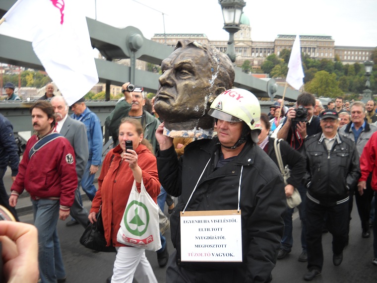 Miért borult ki mindenki a szezon legjobb, Orbán-lefejezős tüntetésén?