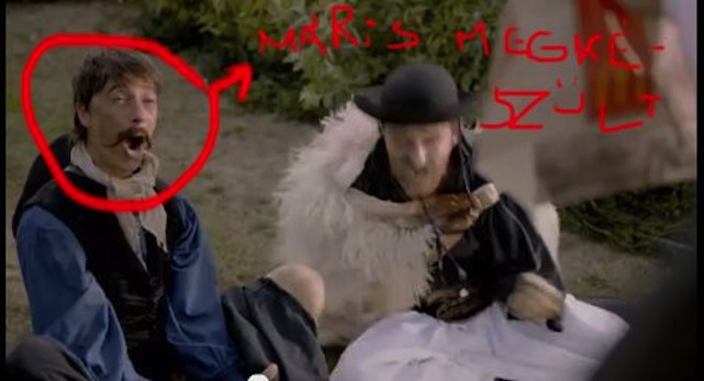 Illustration for article titled Megfilmesítették, ahogy Áder János először vásárolt pörgető drogot